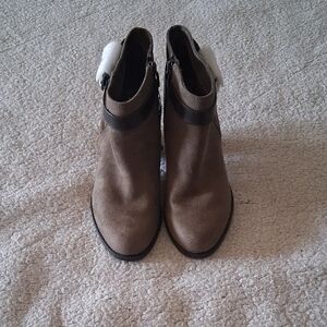 Liz Claiborne Tan and Brown Ankle Boots 9 New